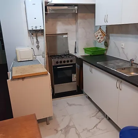 Cheap And Big, 4 * Lisboa