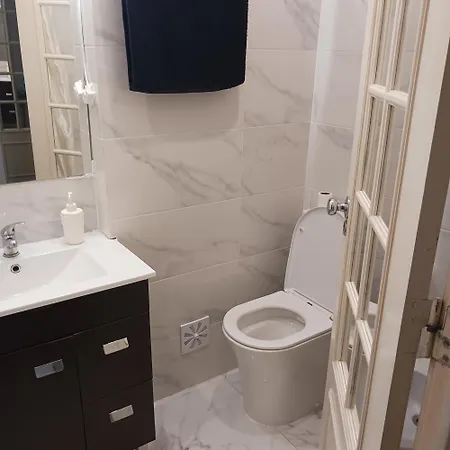 Cheap And Big, 4 * Lisboa